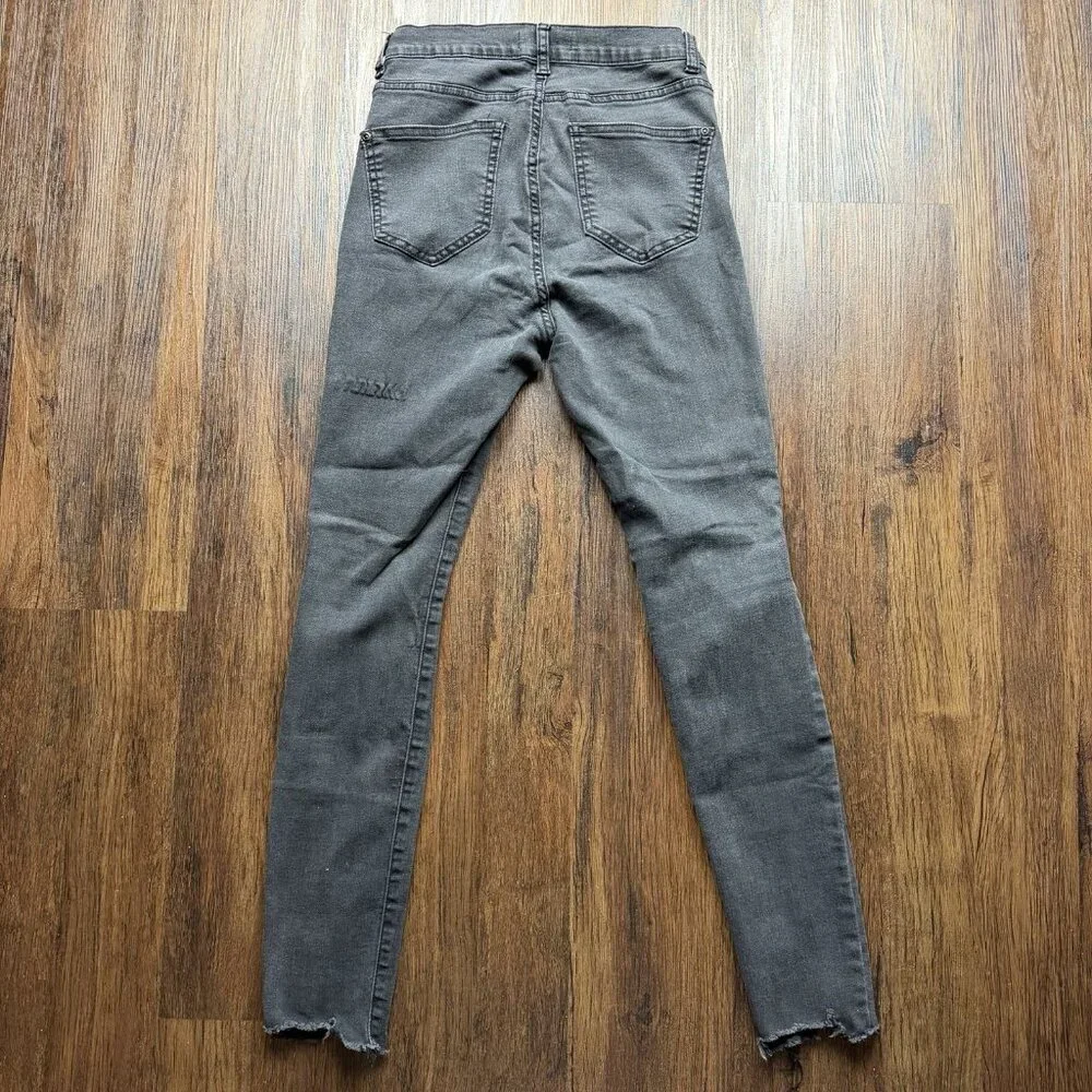 Judy Blue skinny fit jeans Women Size 7/28 mid rise distressed whiskered - Picture 2 of 10